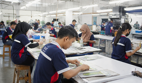 Lowongan Kerja Pabrik Sepatu PT Best Mate Sports Cirebon 1 Operator Pabrik